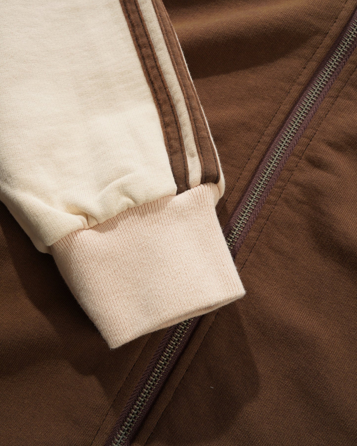 Chocolate / Beige