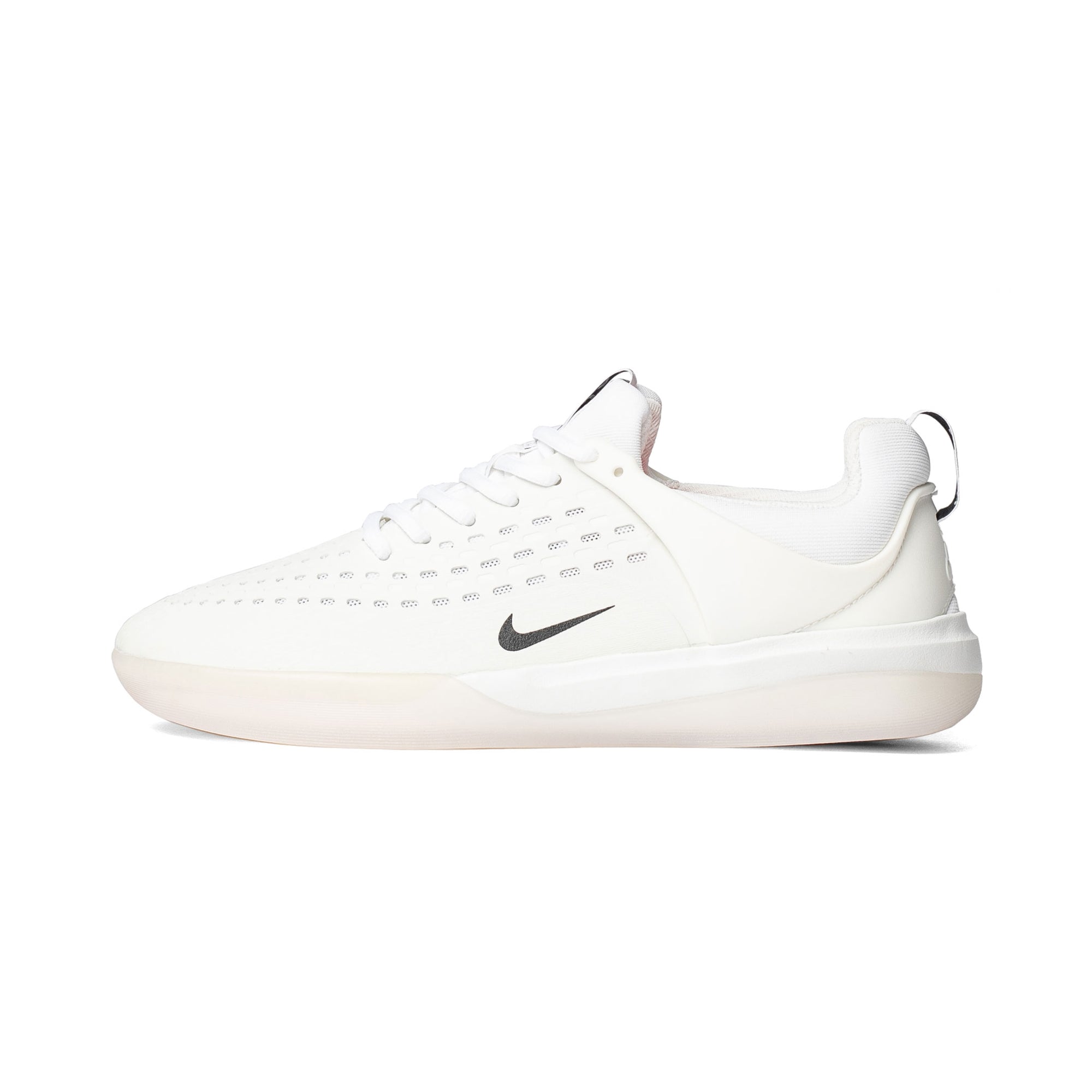 Nike sb nyjah free black best sale & white skate shoes